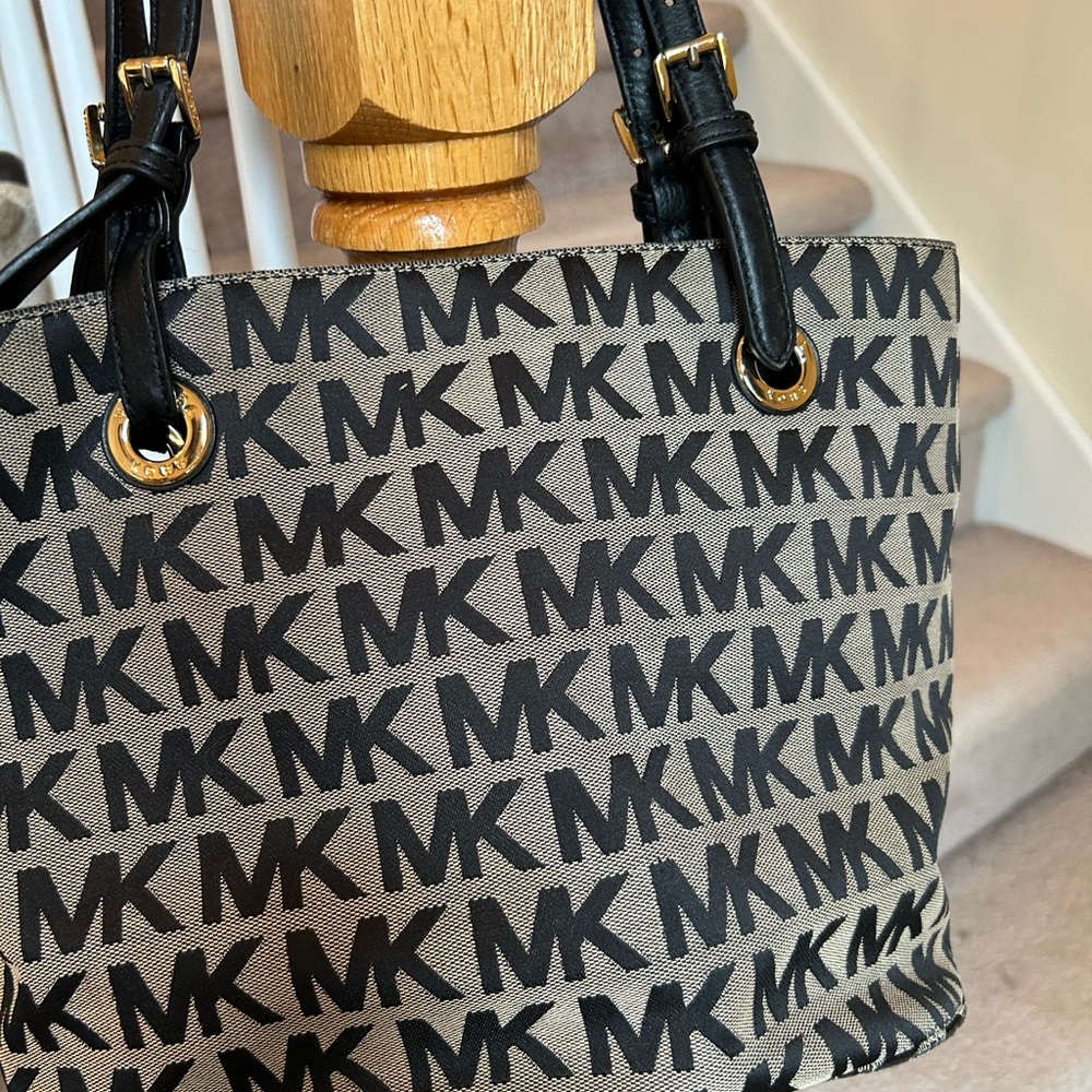 Michael Kors Black and Tan Tote Bag beautiful!